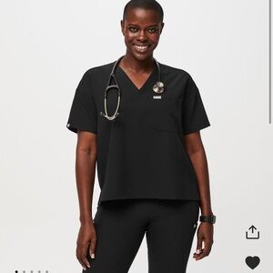 Black Relaxed Catarina One-Pocket Scrub Top